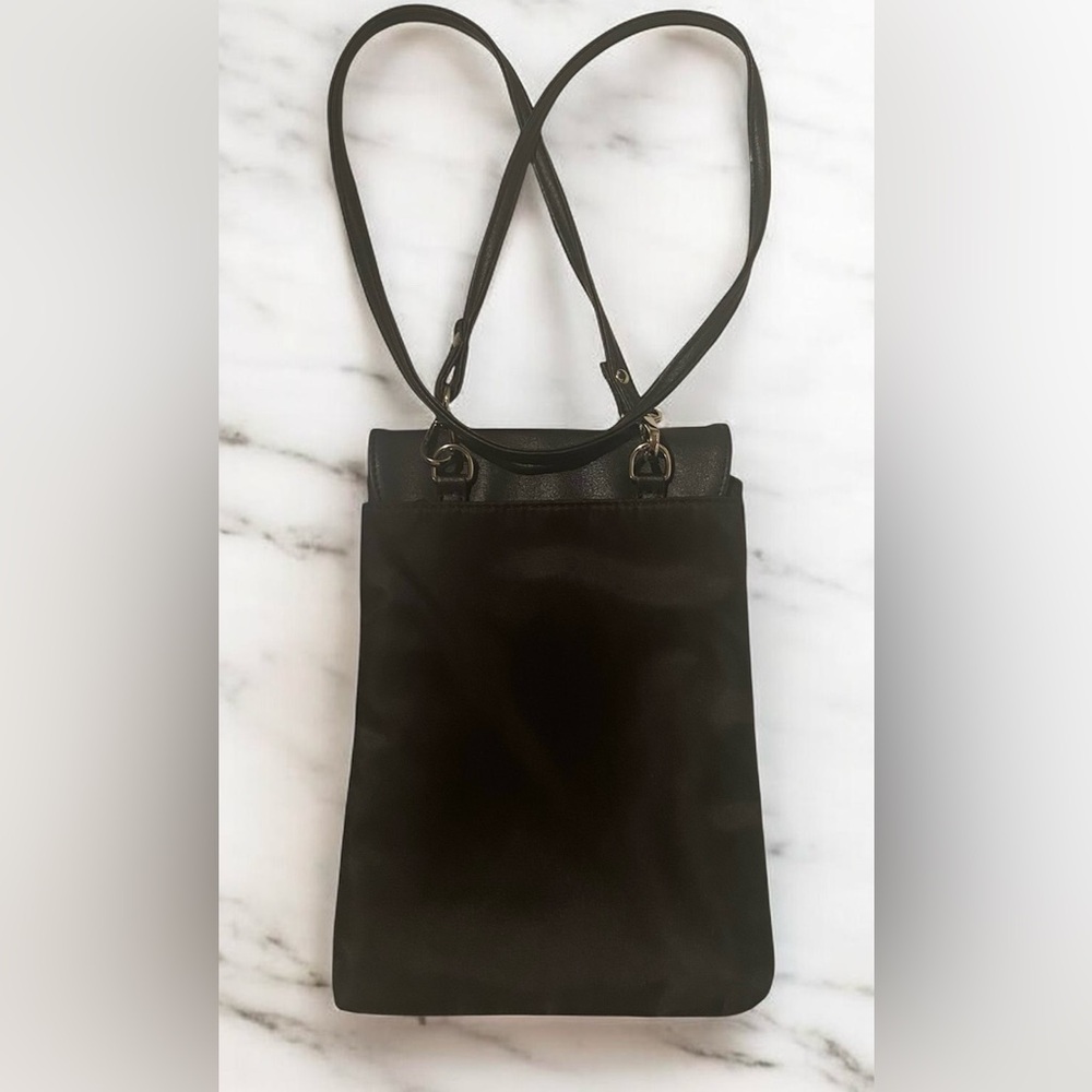 Roots Black Leather Flap Crossbody Bag Silver/Black Logo. - Picture 2 of 5